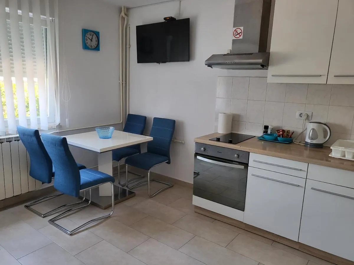 Vigo Apartman Pola 0*,